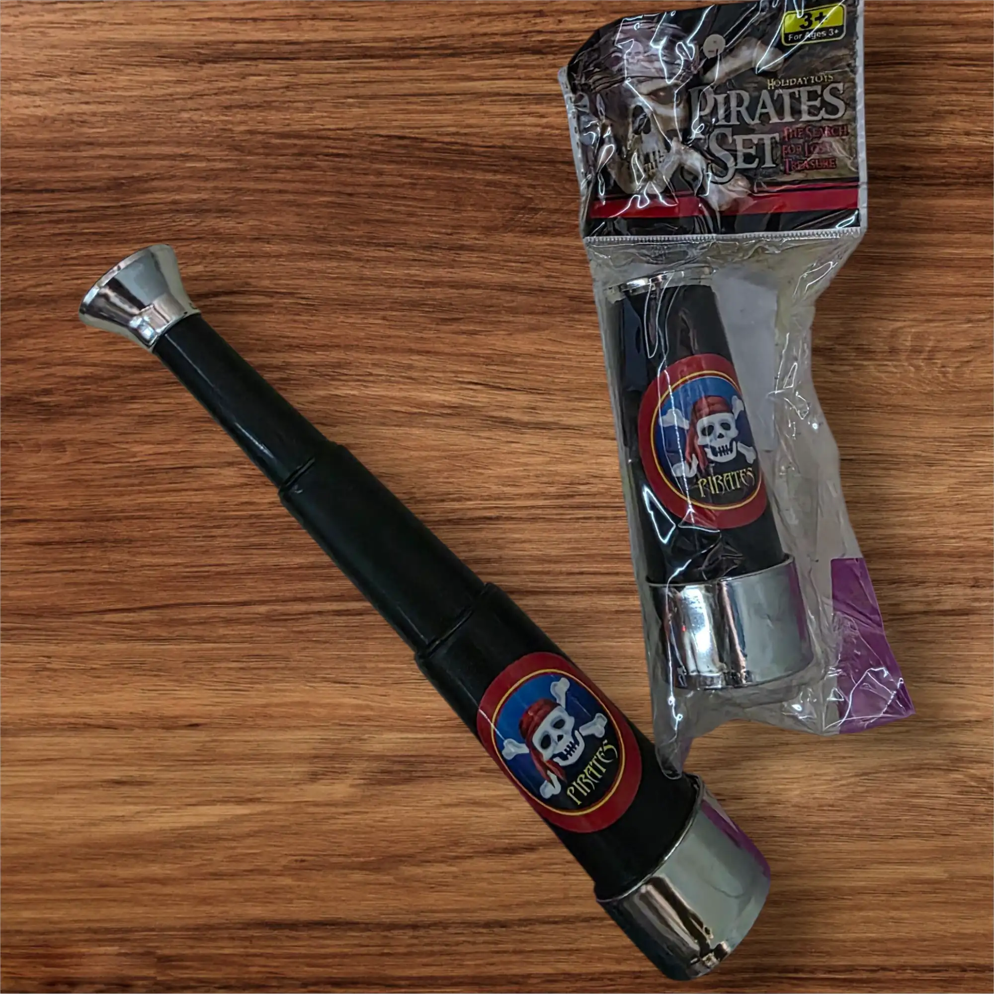 Longue vue de pirate avec motif 21.5cm